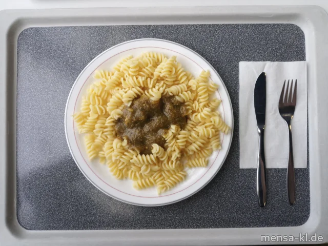 Fusilli mit hausgemachtem Pesto mit Basilikum, Pinienkerne und Hartkäse (Gl,Nu,La)