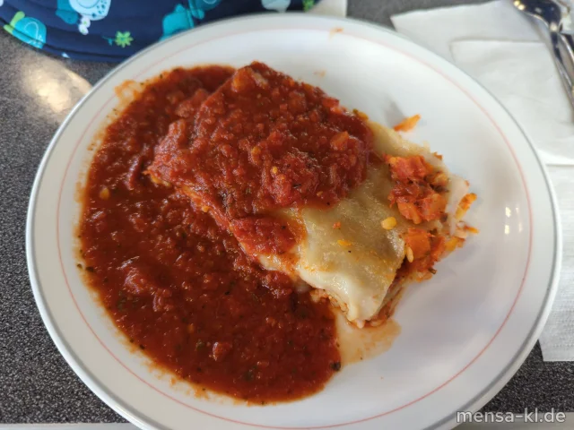 Linsenlasagne (Gl,Sl), dazu Tomatensugo (Gl) und Salat