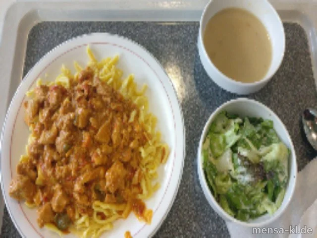 Putengulasch in Paprikarahmsoße (Gl,La,G) mit frische Spätzle (Gl,Ei,La) und Salat