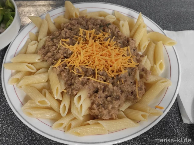Penne mit Haschee nach Omas Art (1,Gl,So), dazu einen Beilagensalat nach Wahl