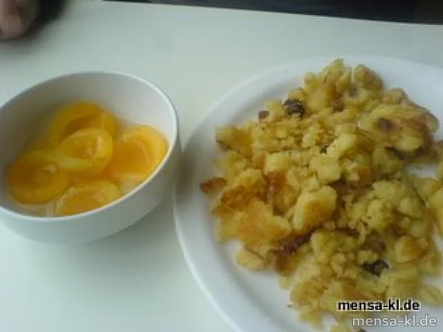 Kaiserschmarrn (V) mit Rosinen, geröstete Mandeln, Aprikosenkompott
