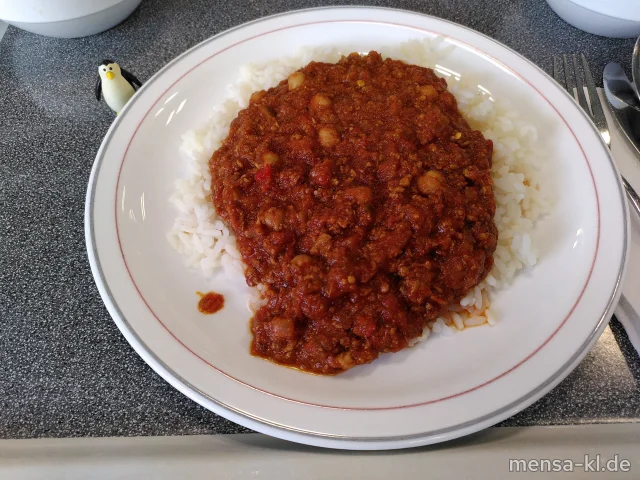 Orientalisches-Chili mit Kichererbsen, Sonnenblumenhack, Aubergine und Tomaten) (Gl,Sl), Minze-Cream-Dip (Gl,Nu,Sf), Reis und Salat