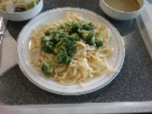 Tagliatelle "Veronese" (1,Gl,Ei,V) mit Broccoli-Käsesoße (Gl,La,V) und Salat (V)