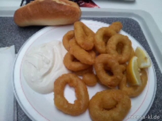 Gebackene Calamaresringe (F) mit Joghurt-Dip und Baguette