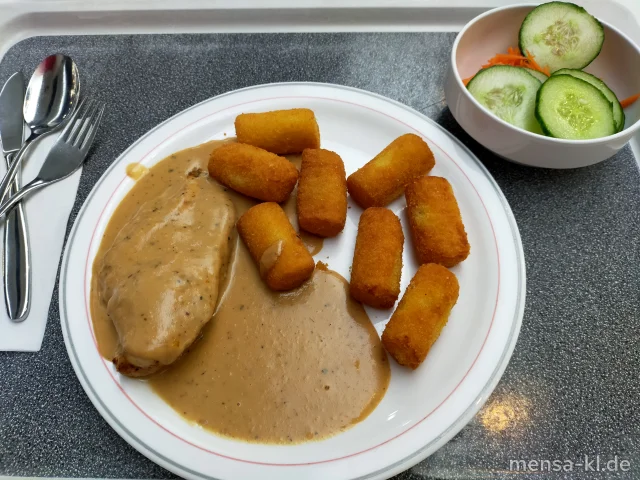 Gegrillte Hähnchenbrust (G) mit Pfeffersoße (1,Gl,Sf) und Kroketten (Gl), dazu einen Beilagensalat nach Wahl