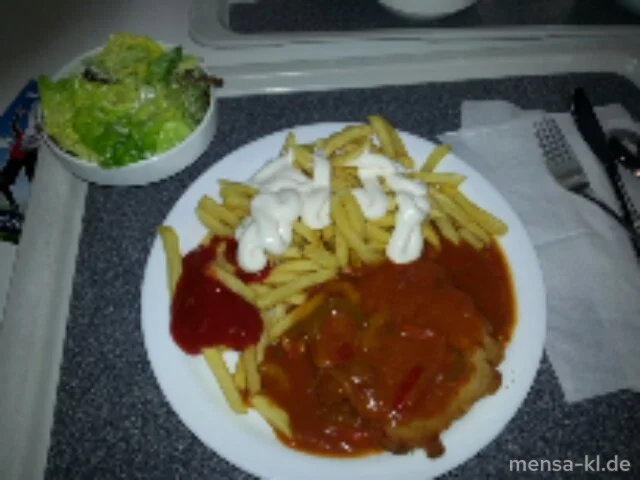 Paniertes Schweineschnitzel (S) mit Paprika-Rahmsoße, Pommes-Frites und Salat