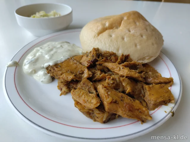 Planted.chicken Gyros-Art mit veganem Tzatziki (Sf, Dönerbrot (Gl,Se) und Krautsalat (1,5,Sw,Sf)