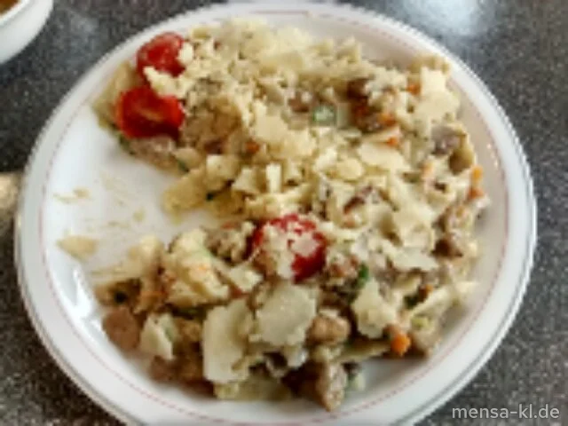 Gemüse-Fettuccine (1,Gl,Sl,V,V+) in Steinpilz-Trüffelsoße (1,Sl,So,V,V+), geschmorte Kirschtomaten (V,V+) und gehobelter Parmesan (auf Wunsch auch vegan ohne Parmesan) (La,V,V+)