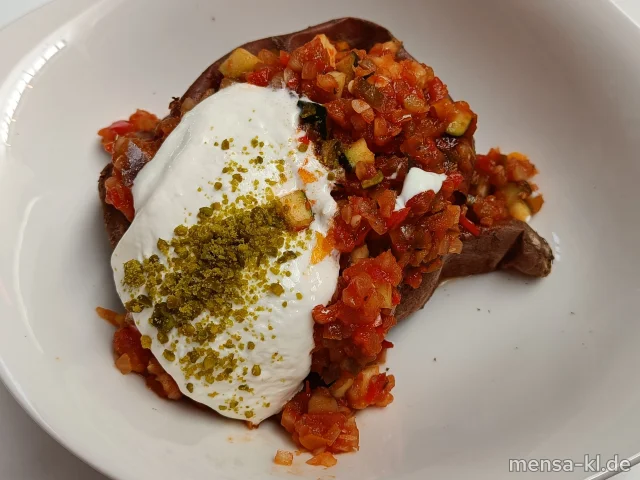 Süßkartoffel (V) mit Ratatouille (V), dazu Zitronenquark mit Pistazien (Nu,La,V)