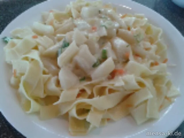 Gemüse-Fettuccine (V) mit Spargelragout (V), dazu Salat (V)