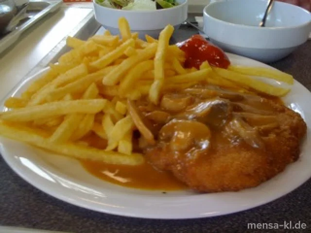 Paniertes Schweineschnitzel mit Champignon-Rahmsoße (3), Pommes-Frites und Salat