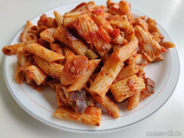 Rigatoni mit mediterranem Gemüse in Tomatensugo (3,Gl), dazu einen Beilagensalat nach Wahl
