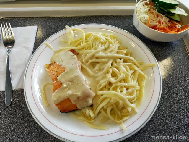 Lachsfilet (Fi) mit Zitronen-Sahne-Soße (Gl,La) und Tagliatelle (Gl), dazu einen Beilagensalat nach Wahl