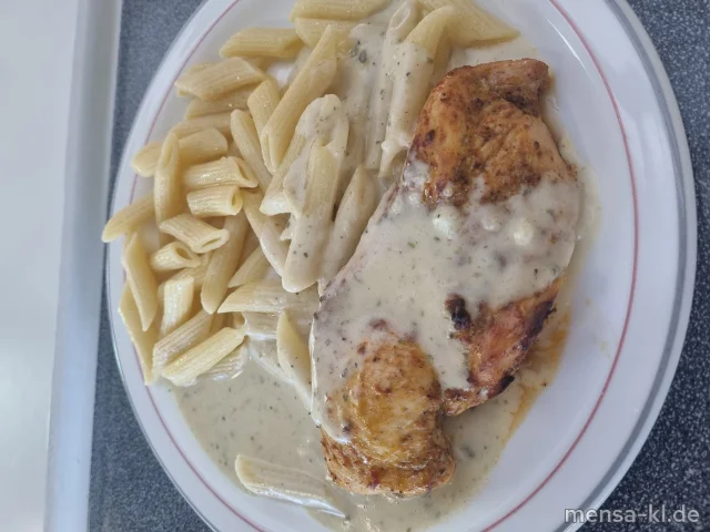 Hähnchenbrustfilet (G) mit Zitronen-Kräutersoße (Gl,La), Penne Rigate (Gl) und ein Beilagensalat nach Wahl