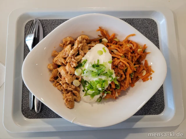 Asiatische Caroodles mit Putenstreifen (Gl,Se,So,G) und Sesam-Dip (La,Se)