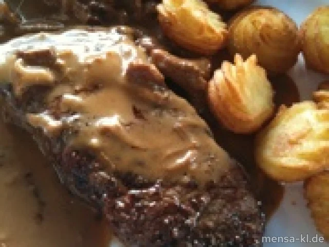 Argentinisches Rumpsteak (R) mit Pfifferlingrahm, Herzoginkartoffeln und Feldsalat in Sesamdressing