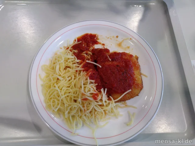 Hähnchenbrustfilet Piccata mit Parmesan-Panade (Gl,La,G), dazu Tomatensugo (Sl) und Spaghetti (1,Gl)