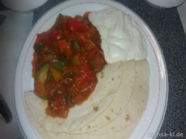 "Fajita Pueblo" mit Paprika, Zucchini und Zwiebeln (2,9,La,Sl,V), dazu Sour-Cream-Dip (9,Gl,Ei,La,So,V), Tortillas (2,Gl,V) und Salat (V)