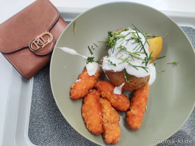 Baked Potatoes mit Hähnchen-Chili-Sticks (1,Gl,La,G) und Sour Cream (La)