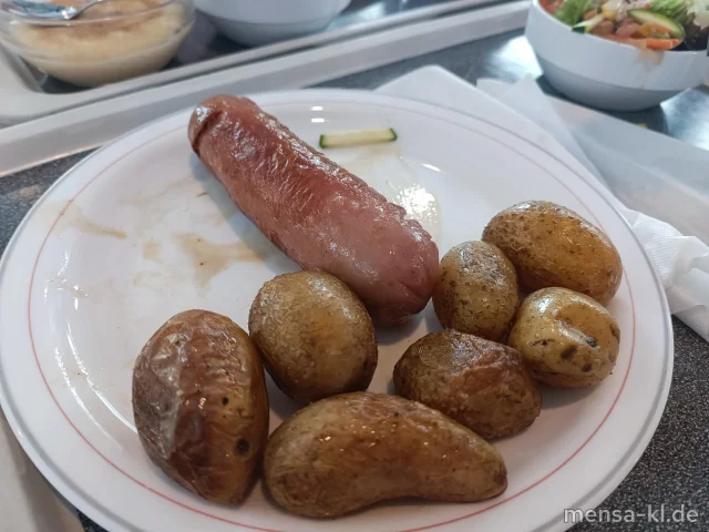 Grill-Lyoner (2,3,8,S) mit Ofenkartoffeln und einen Beilagensalat nach Wahl