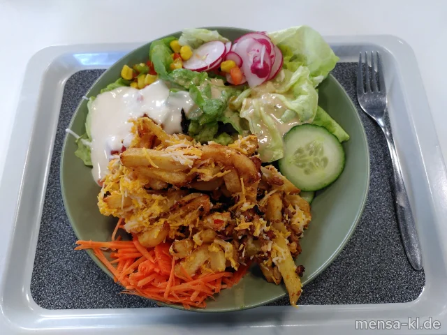 Bowl mit Blattsalat, Karotten, Radieschen, mexikanische Backofen-Fries überbacken mit veganem Käse (1,So), Sour Cream (Gl,Nu,Sf), dazu ein Cocktail-Dressing (Gl,Nu,Sf)