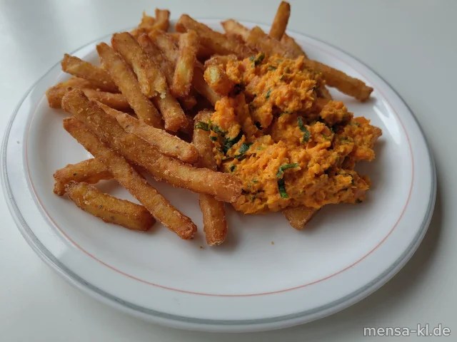 Süßkartoffel-Curry mit Kürbis und Spinat (Sf), dazu Reis und ein Beilagensalat nach Wunsch