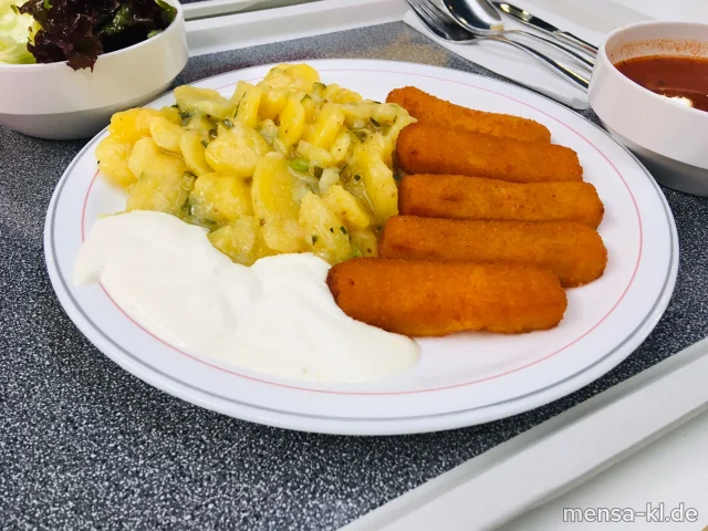 Fischstäbchen (Fi,Gl) mit Zitronen-Joghurt-Dip (La), hausgemachtem Kartoffelsalat (5,Sw,Sf) und Salat