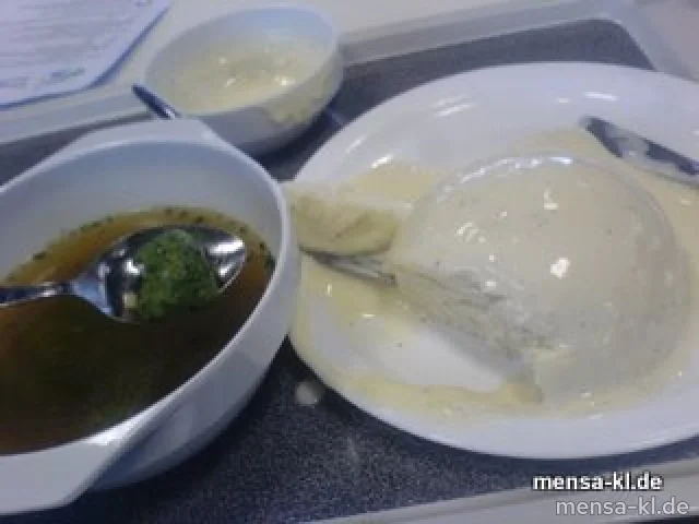 Spinatnockerlsuppe (V), dazu Powidlgermknödel mit Vanillesoße