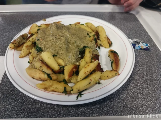 Gebratene Schupfnudeln (Gl,Ei) mit Spinatsoße (Gl,La)