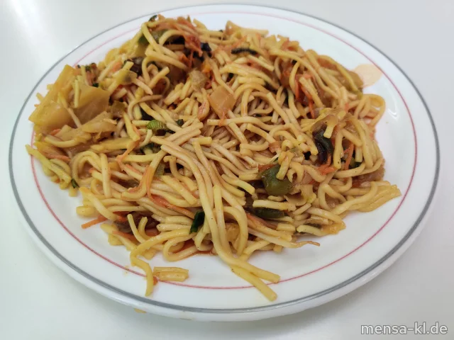 Bami Goreng - Indonesisches Nudelgericht mit Gemüse (2,Gl,Sf,So), dazu Salat