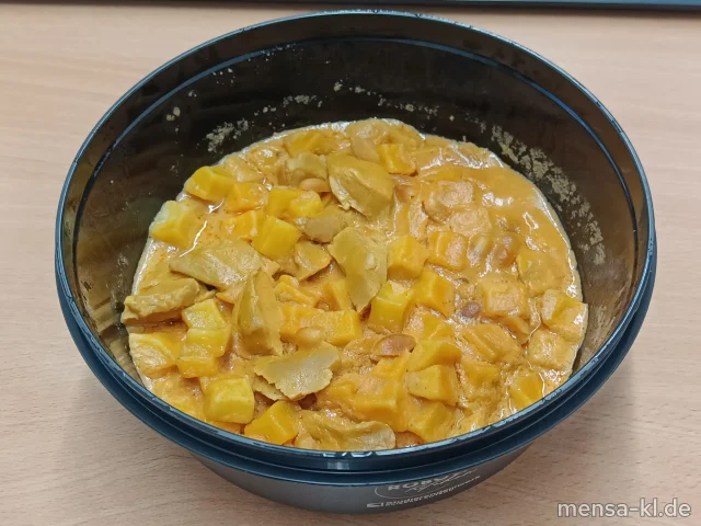 Massaman Curry mit vegane Filetstreifen, Kartoffeln, Zwiebeln und Erdnüsse (En,Gl,So) ⏰ Im Abendbrot von 15:00 Uhr bis 18:30 Uhr