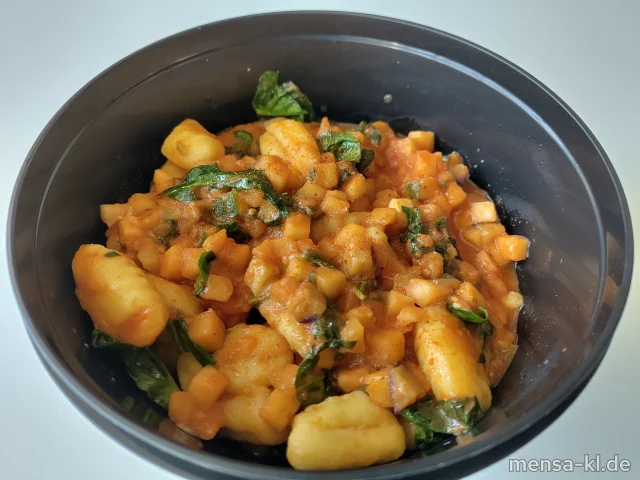 Gnocchi Pfanne mit Napolisoße, Apfel, Zucchini, Aubergine und Spinat (3,Gl,Ei,La) ⏰ Robotic Kitchen 11:30 bis 14:15 Uhr