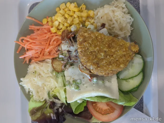 Bowl mit Blattsalat, Tomaten, Röstzwiebeln, (Gl), Karottensalat (Gl,Nu,Sf), Gurkensalat (1,5,Sw,Sf), Krautsalat (3,5,Nu,Sw), Maultaschensalat (5,Gl,Nu,Sw,Sf) und vegane Crunchy Chicken (Gl), dazu ein Kräuterdressing (5,Gl,Nu,Sw,Sf)