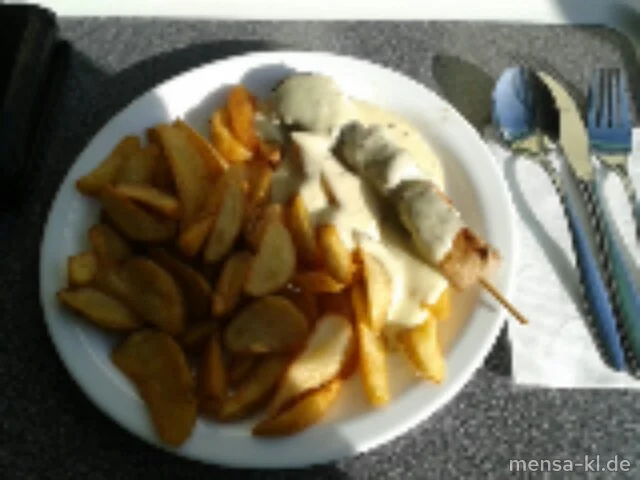 Schweinelendespieß (S) mit Rosmarin-Sahnesoße und Potato Wedges