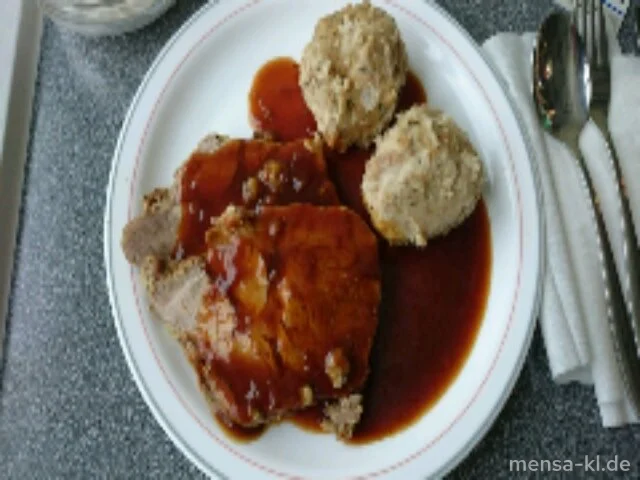 Schweinsbraten (S) mit Dunkelbiersoße (1,Gl,Sf,A) und Semmelködel (Gl,Ei,La)
