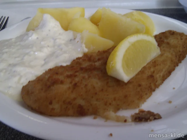 Gebackenes Seelachsfilet mit Dampfkartoffeln, Joghurtremoulade (1) und Salat