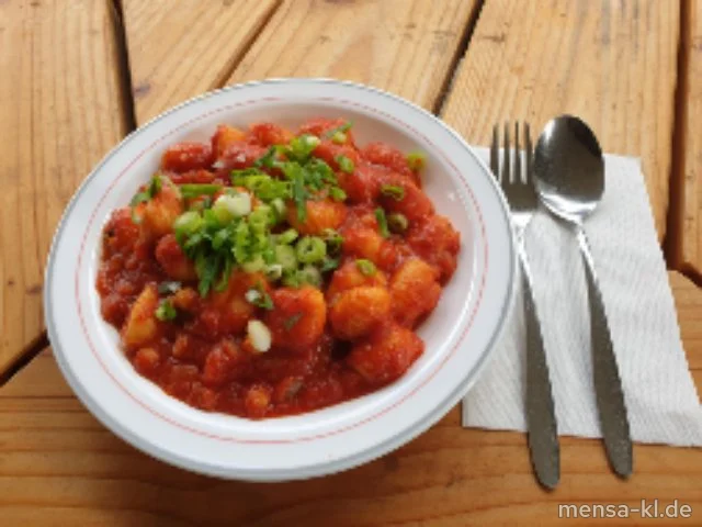 Süßkartoffel-Gnocchi-Pfanne mit fruchtiger Tomatensoße (Gl)