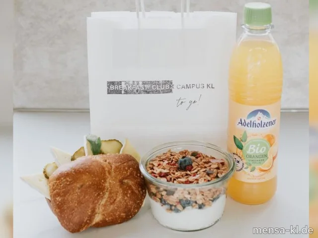 Ab 12.02 öffnet das Atrium ab 7 Uhr. Neues Breakfast TO GO inkl. Getränk für 5€; bspw. mit Zimtschnecke und belegtem Körnerbrötchen. Kaffee für 1€ vor 8 Uhr. <a href="https://www.studierendenwerk-kaiserslautern.de/de/aktuelles/detail/gut-gestaerkt-in-die-pruefung-das-atrium-oeffnet-frueher">Weiteres Atrium-Angebot bei studierendenwerk-kaiserslautern.de</a>