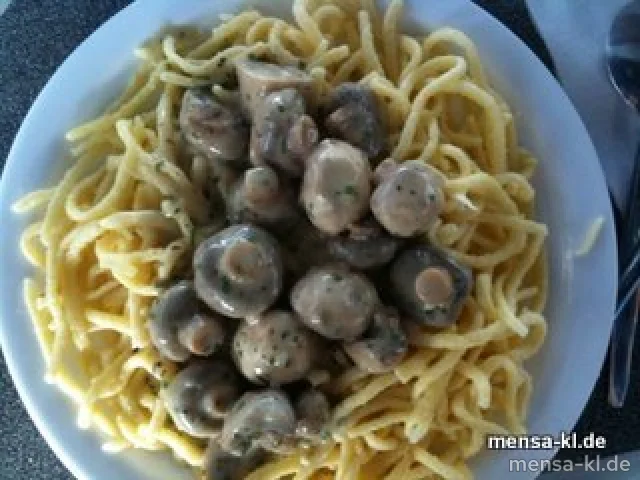 Frische Champignons in Kräuterrahm (V), Spätzle und Salat
