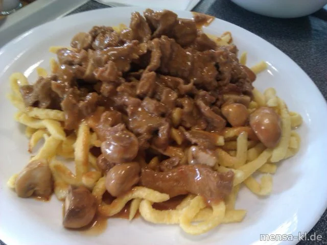 Züricher Kalbsgeschnetzeltes mit frischen Champignons in Rahm, Spätzle