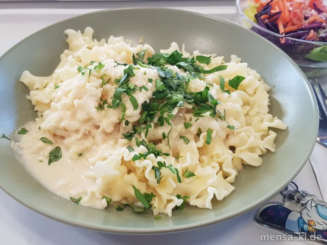 Penne Rigate (Gl) mit Gorgonzolasoße (Gl,La) und Salat