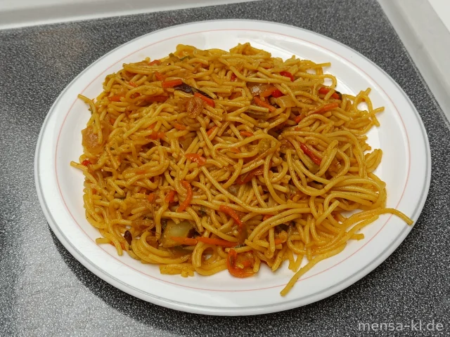 Bami Goreng: Indonesisches Nudelgericht mit Gemüse (2,Gl,Sf,So), dazu Salat
