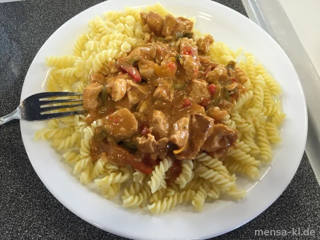 Putengulasch (9,La,G) mit Eiernudeln (1,Gl,Ei) und Kaisergemüse (1)
