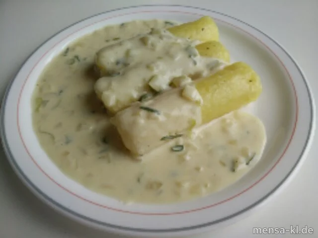 Drei Hoorische (1,2,5,Sw,V) mit Zwiebel-Sahnesoße (3,Gl,Ei,La,V) und Salat (V)