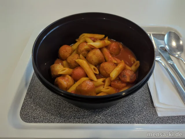 Massaman Curry mit vegane Filetstreifen, Kartoffeln, Zwiebeln und Erdnüsse (En,Gl,So) oder: Penne Polpette mit Kirschtomaten und Napolisoße, dazu Parmesan (2,3,Gl,Ei,La,R,G) ⏰ Robotic Kitchen von 11:30 bis 14:00 Uhr