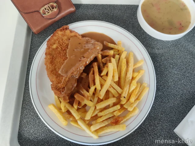 Paniertes Schweineschnitzel (Gl,Ei,S) mit Pfefferrahmsoße (Gl,La), Pommes frites und Salat