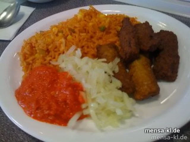 Cevapcici (S) mit Ajvar, Zwiebelwürfeln, Djuvec-Reis und buntem Krautsalat