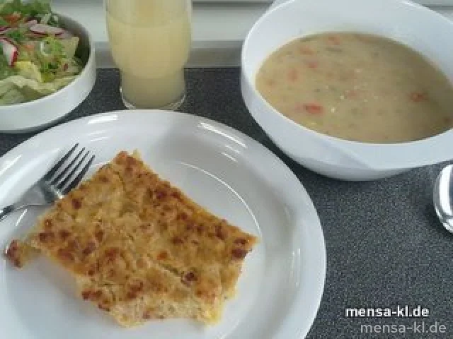 Pfälzer Kartoffelsuppe (V), Zwiebelkuchen mit Räucherschinken (S) [fleischlose Alternative: ohne Schinken], Salat und ein Glas neuer Wein
