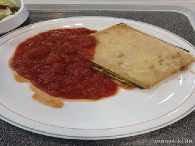 Lasagne mit Gemüsefüllung (Gl,Ei,La,Sl), Tomatensugo (Gl) und Salat