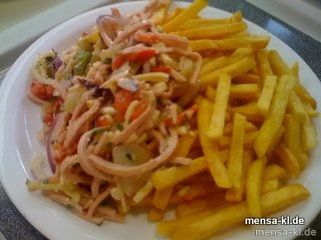Wurstsalat (S/R/1/2/3/4/9) "Schweizer Art" mit Käsestreifen, Pommes-Frites und Salat